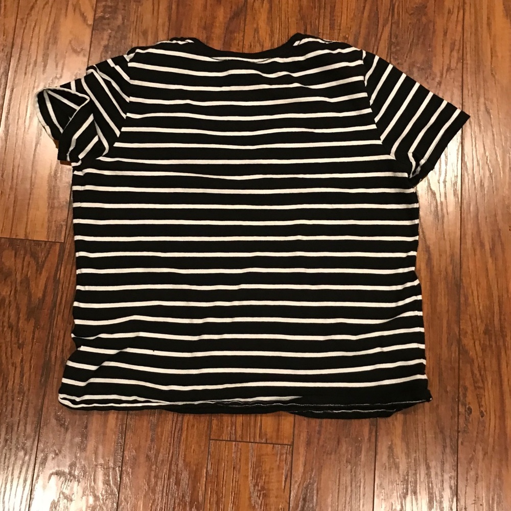 LIKE NEW Relaxed v neck - Picture 5 of 7